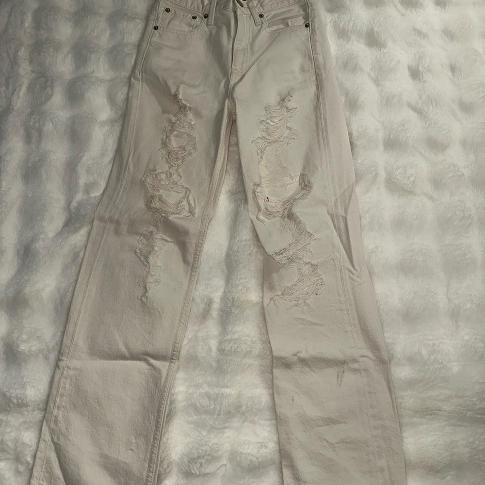 Women's Distressed Straight Leg Jeans in Cream